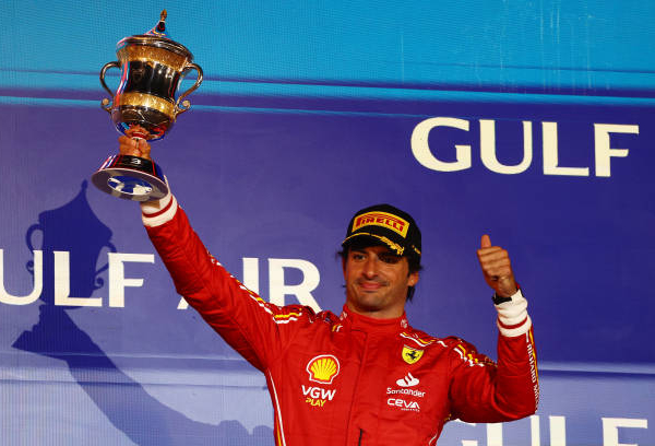 Carlos Sainz firma un podio en la primera carrera del año