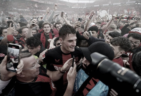 El Bayer Leverkusen conquista su primer título de la liga en una actuación espectacular 