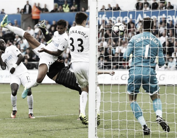 Premier League, primo stop per il Chelsea di Conte: 2-2 con gli Swans