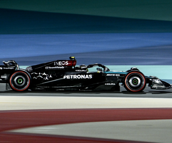 Mercedes sorprende en los segundos libres de Bahrein con
los españoles tercero y cuarto
