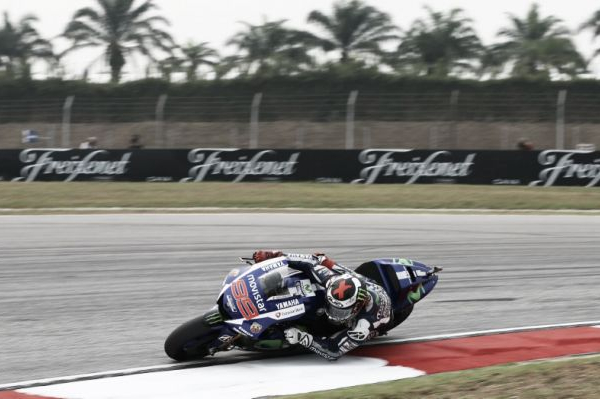 MotoGP, Lorenzo in testa nelle FP2 a Sepang