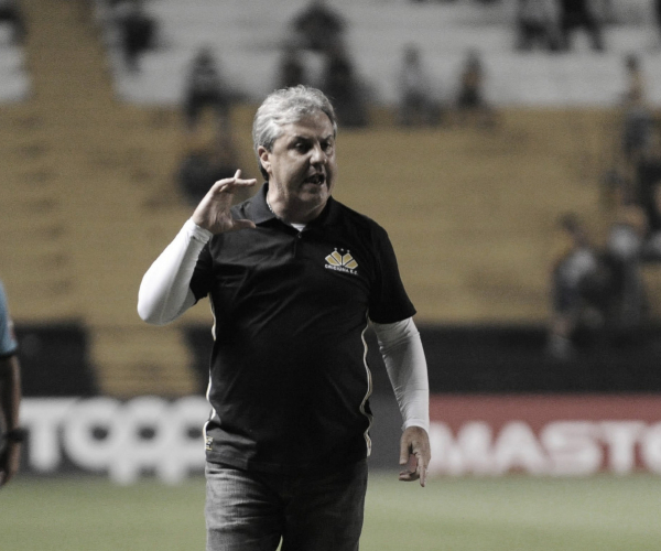 Gilson Kleina comemora vitória do Criciúma em Pelotas: "Espírito de Série B"