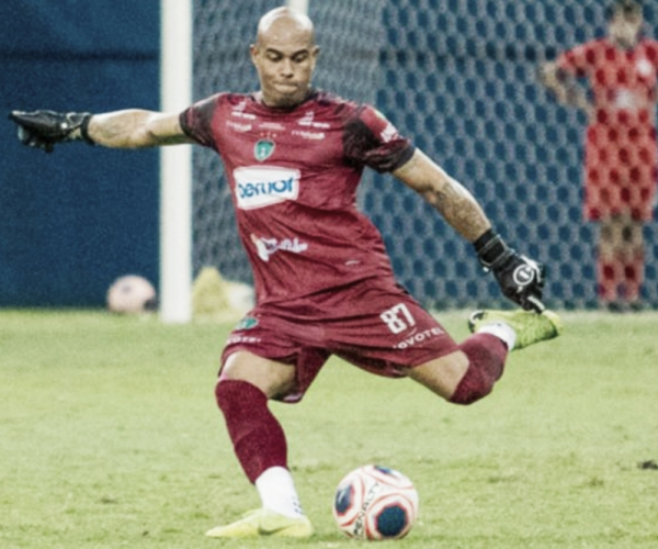 Gleibson comemora
vitória e comenta volta à equipe titular do Manaus: “Estava preparado”