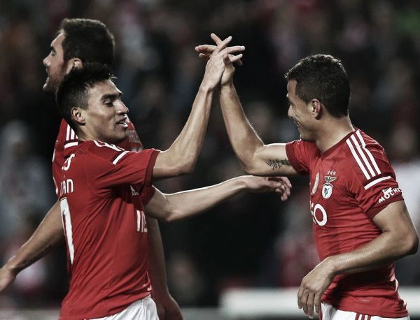 Benfica vence Belenenses e mantém distância para Rivais