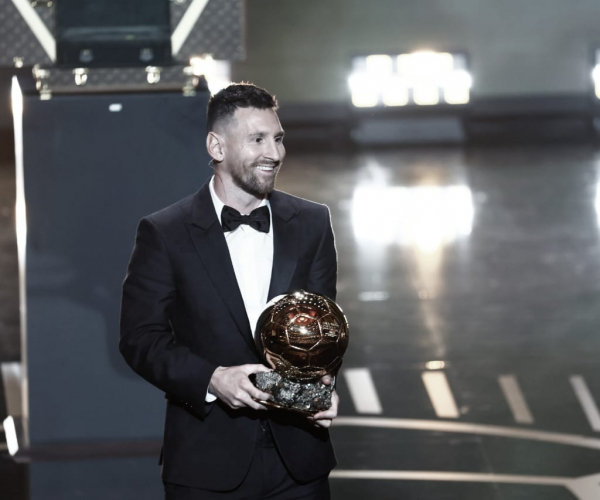 Messi confirma favoritismo e vence sua oitava Bola de Ouro