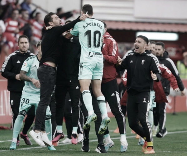 El Granada CF acaricia el ascenso a Primera tras ganar en Anduva