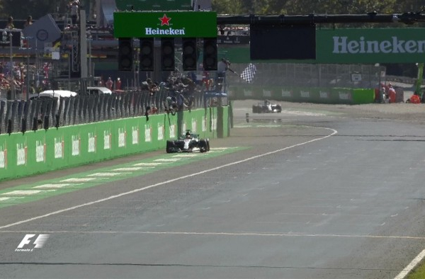 F1, GP Monza - Doppietta Mercedes, trionfo Hamilton. Vettel limita i danni