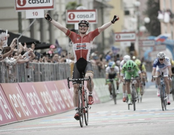 Giro d'Italia, volata vincente di Greipel a Benevento