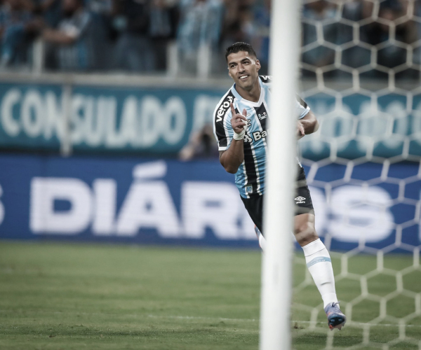 Grêmio supera Vasco na despedida de Suárez e alcança o G-4 do Brasileirão