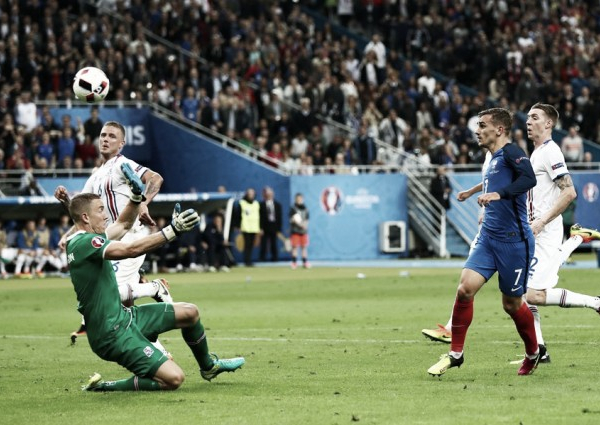 Griezmann marca centésimo gol da Euro, França goleia Islândia e encara Alemanha na semifinal
