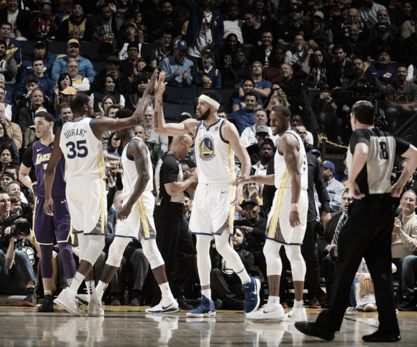 NBA, una Golden State decimata batte comunque i Lakers (117-106)