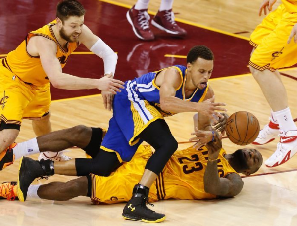 Score Golden State Warriors - Cleveland Cavaliers of 2015 NBA Finals in Game 4 (103-82)