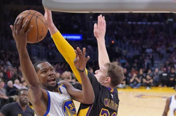 NBA - I Warriors bissano sui Lakers, Portland e Houston superano New Orleans e Sacramento
