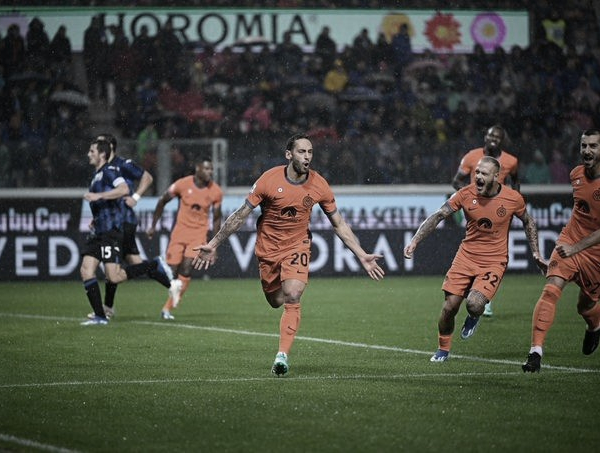 Internazionale vence Atalanta em Bérgamo e se isola na liderança da Serie A