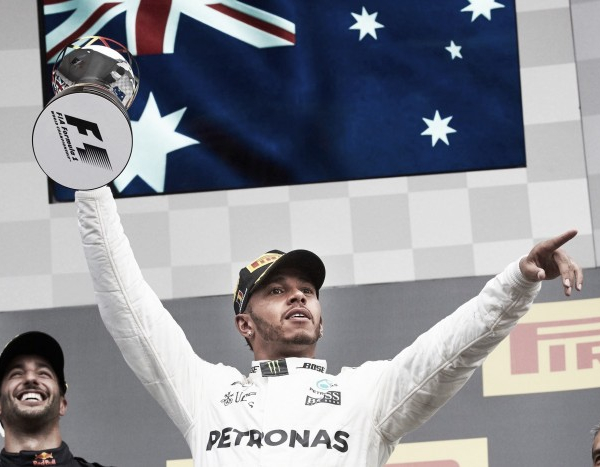 Lewis Hamilton: "Creed en vosotros mismos y nunca abandonéis"