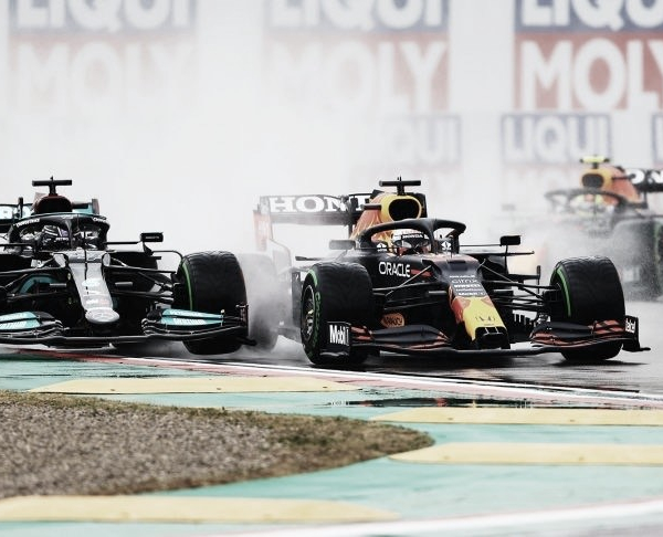 Em corrida repleta de surpresas, Verstappen dá show e vence GP da Emilia-Romagna