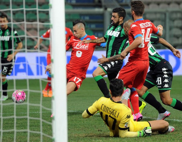 Risultato Napoli - Sassuolo, Serie A 2015/16  (3-1): Falcinelli, Callejon, Higuain, Higuain