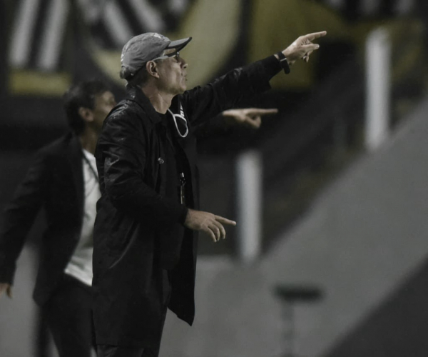 Ariel Holan assume culpa por derrota do Santos na estreia da Libertadores