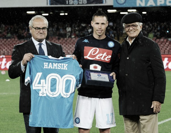 Caminho para a idolatria: Hamsík estende contrato com Napoli até 2020