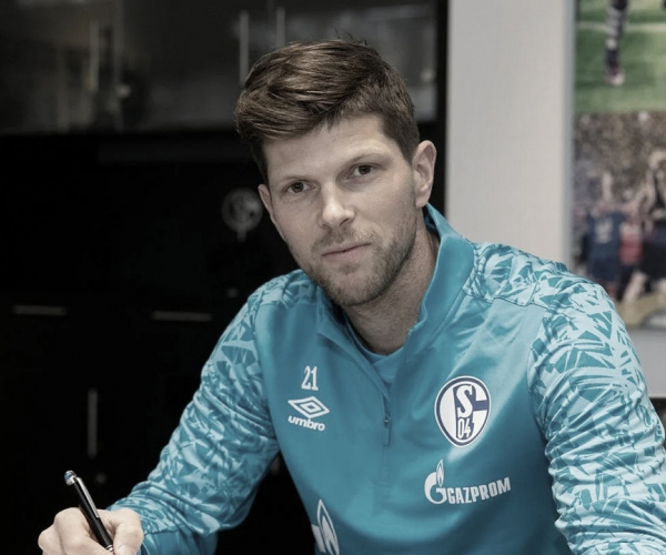 Schalke
04 anuncia retorno do atacante Huntelaar como reforço até fim da temporada