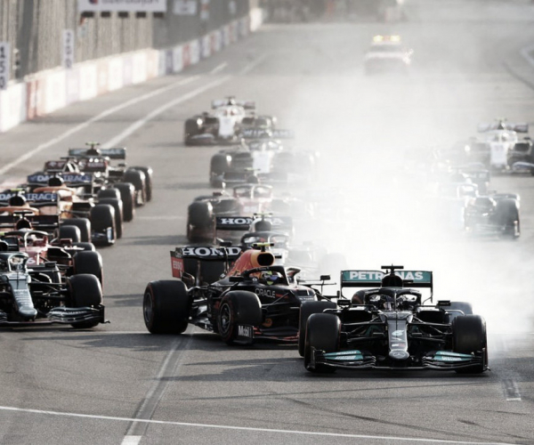 Lewis Hamilton lamenta erro com os freios no Azerbaijão: "Difícil de aceitar"