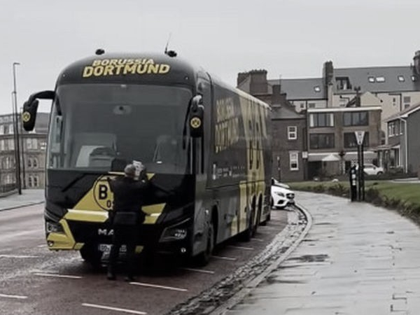 Situação inusitada: Borussia Dortmund tem ônibus multado na
Inglaterra