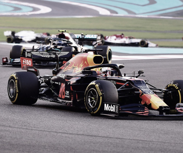 Red Bull de Verstappen dita o ritmo e quebra hegemonia da Mercedes em Abu Dhabi