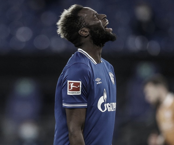 Segue o drama: Schalke perde para Arminia e chega a 29 jogos sem vencer na Bundesliga
