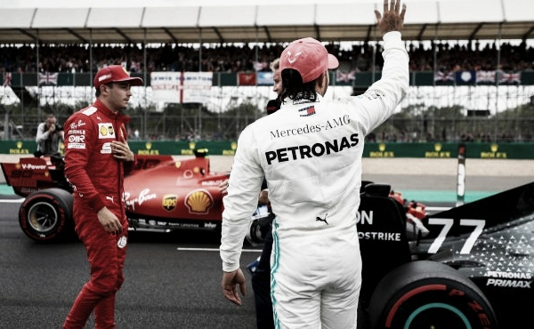 Em casa, Lewis Hamilton não poupa elogios a Silverstone: "Melhor Grande Prêmio do ano"