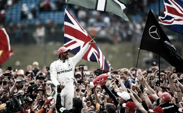 Após vitória, Lewis Hamilton agradece a toda equipe: "Até quem trabalha na fábrica"