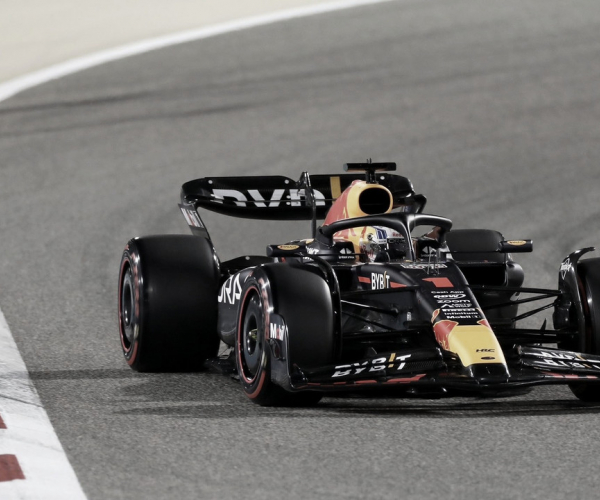 Holandês
Voador! Max Verstappen é pole position na primeira corrida do ano