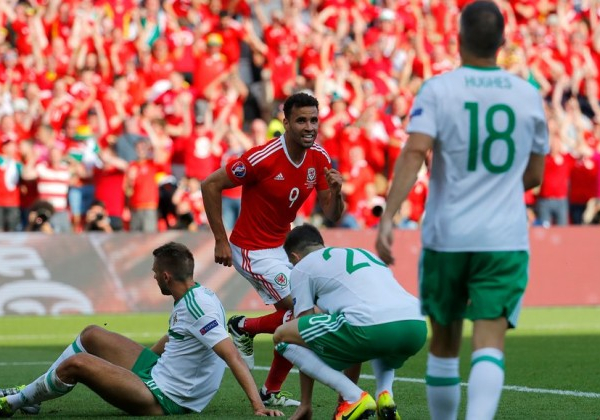 Euro 2016 - Galles ai quarti: battuta l'Irlanda del Nord nel finale