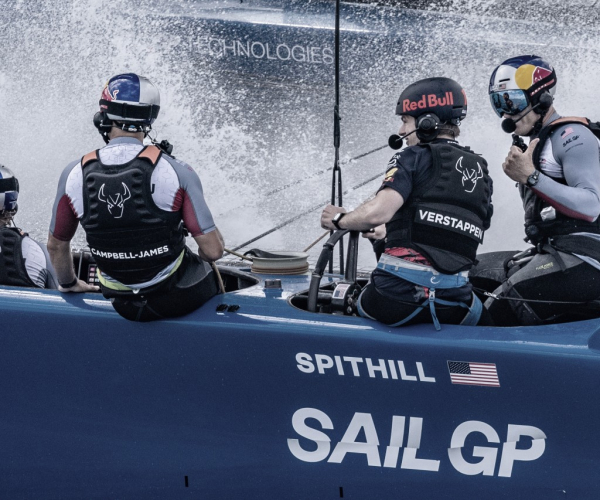 Verstappen e Perez trocam as pistas pelas águas em ação da
Oracle na SailGP