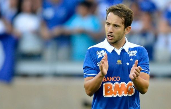 Gilvan admite possível saída de Everton Ribeiro após a Libertadores
