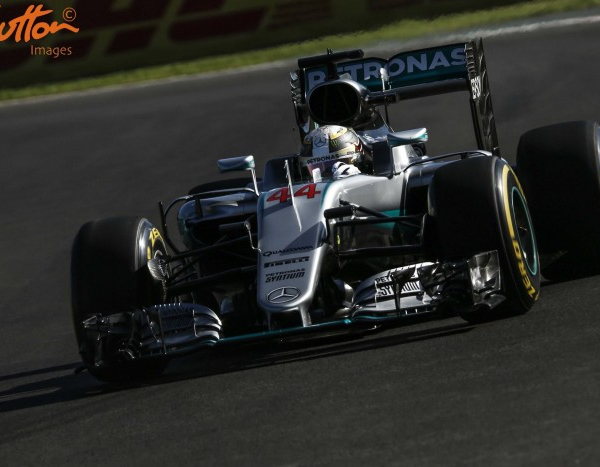 Mexican GP: Hamilton on pole from last-ditch Rosberg