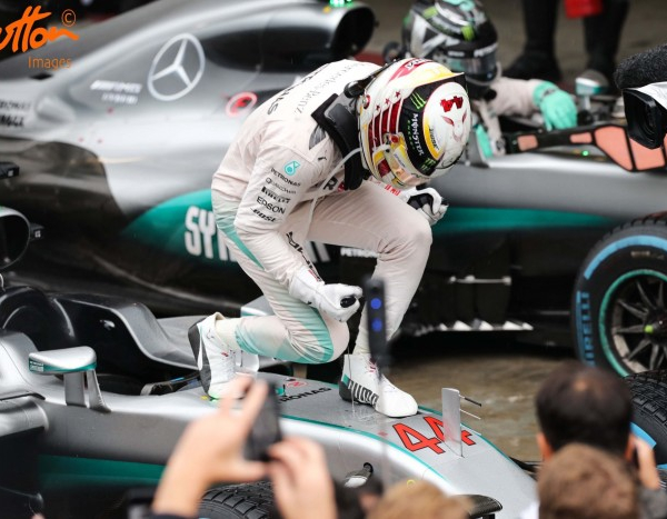 Brazilian GP: Hamilton's win sets up showdown at sundown with Rosberg in Abu Dhabi