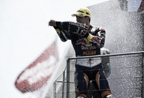 Português Miguel Oliveira vence dramática corrida da Moto3 na Austrália