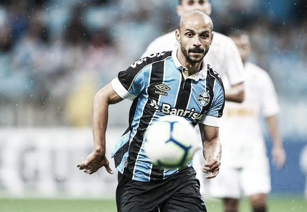 Santos negocia contratação do meia Thaciano, do Grêmio