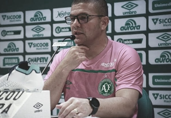 Umberto Louzer rejeita Cruzeiro e permanece como técnico na Chapecoense