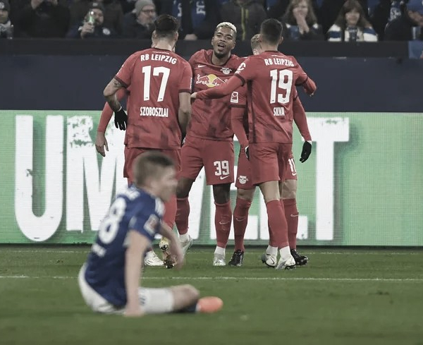 RB Leipzig atropela Schalke 04 e assume provisoriamente vice-liderança da Bundesliga