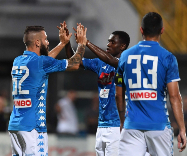 Verdi e Tonelli calano il sipario sul ritiro del Napoli, battuto il Chievo 2-0
