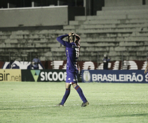 Em jogo lento Paraná e Cruzeiro empatam sem gols na última rodada da Série B