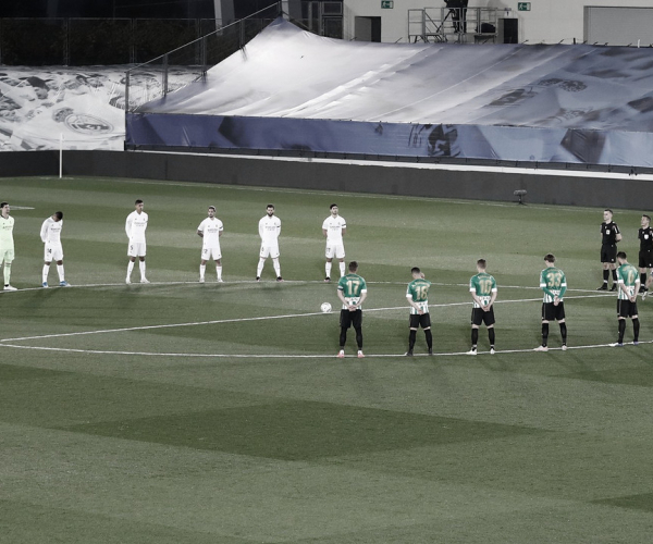 Real Madrid y Betis guardan un minuto de silencio por el padre de Butragueño