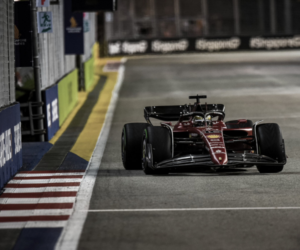Leclerc logra la pole en Singapur