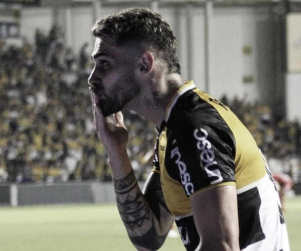 Com gol de Felipe Vizeu, Criciúma vence Vila Nova e entra no G-4