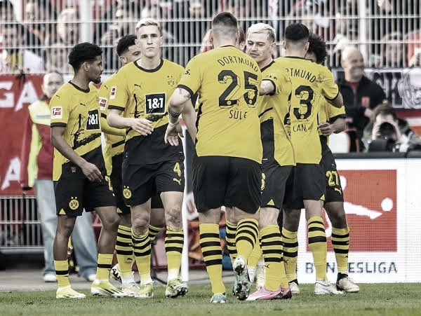 Borussia Dortmund vence Union Berlin e se mantém no G4 da Bundesliga