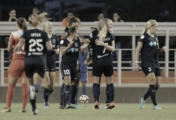North Carolina Courage finish off the Houston Dash and earn NWSL Shield