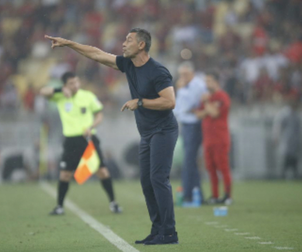 Pedro Caixinha lamenta derrota, mas resalta vitória do Flamengo: "Ganhou quem foi mais eficaz"