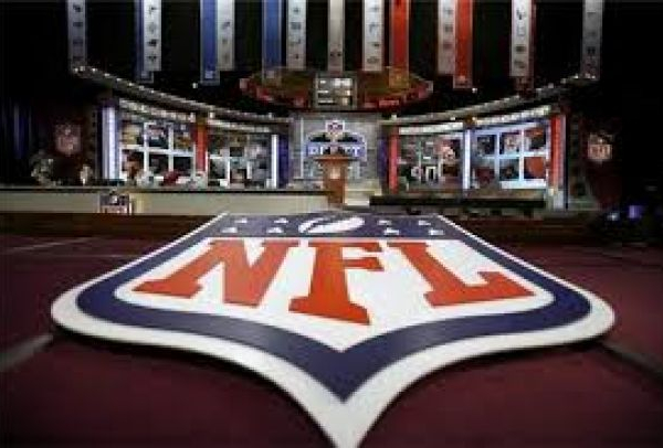 Live NFL Draft Commentary w. Jon Fox- LIVE At 4:00 P.M. EST