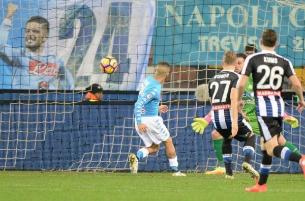 Serie A - Spettacolo Insigne, il Napoli passa ad Udine (1-2)